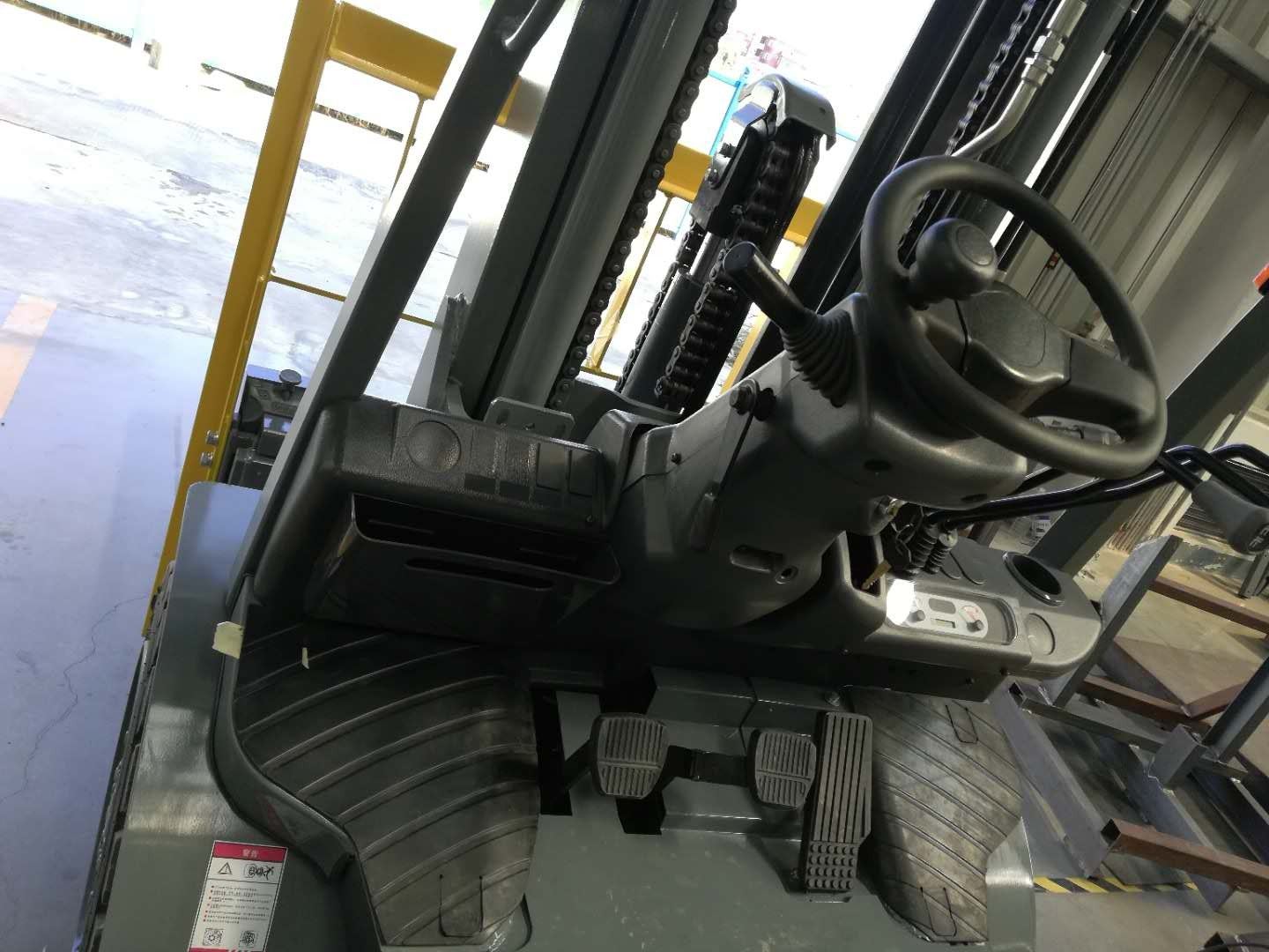 forklift enclosed instrument platform and train.jpg forklift enclosed instrument platform and train.jpg